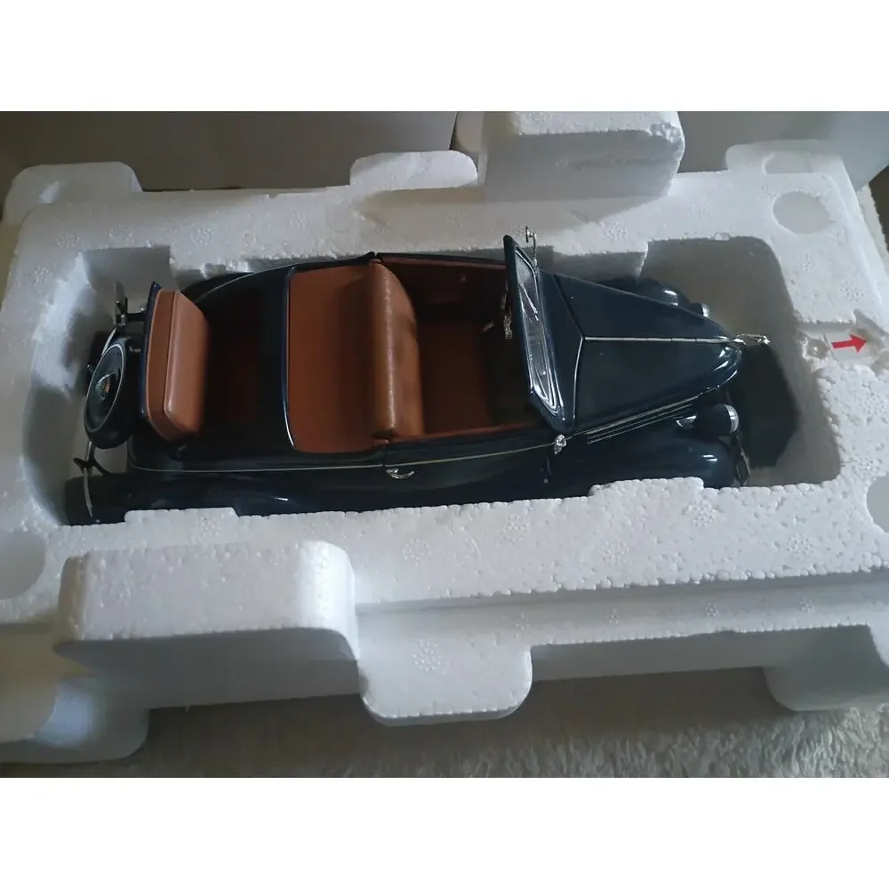 Danbury Mint 1:24 Scale Diecast 1936 Ford Deluxe Cabriolet with Box/Title NM